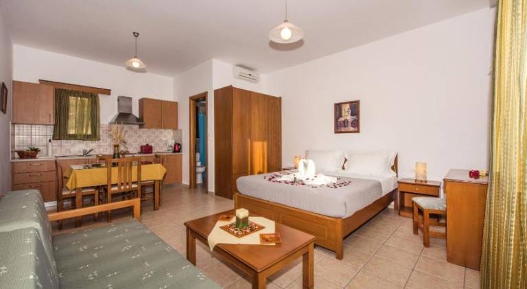 Holiday apartment with barbecue, patio & yard | Beach nearby | Pets allowed — photo 2
