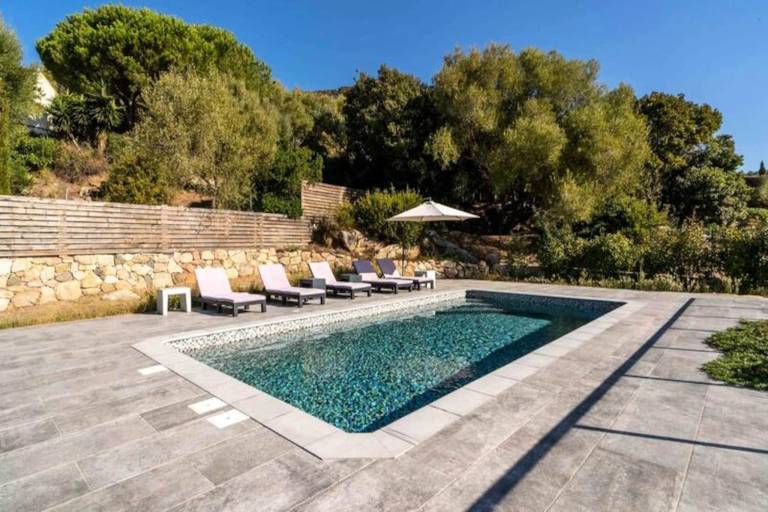 Fully equipped apartment with yard, pool & terrace | Next to the beach | Pet-friendly in Propriano