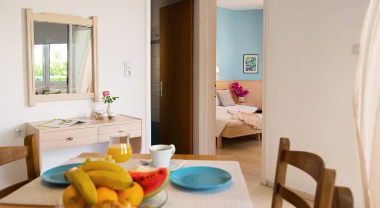 Nice serviced apartment with terrace, yard & pool | Pets are welcome — photo 3