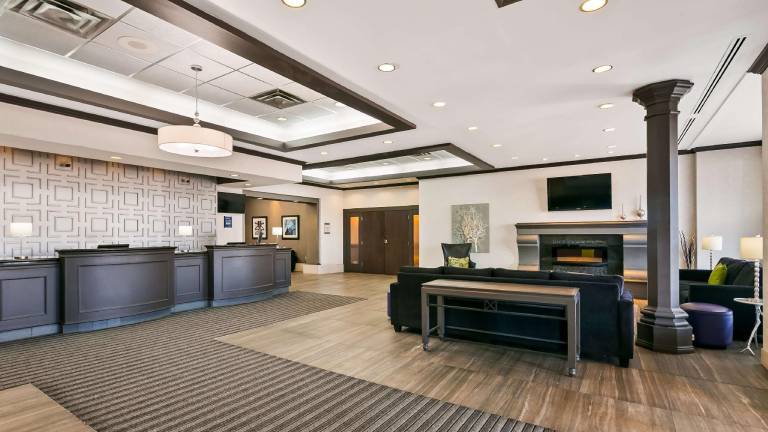 Best Western Plus Village Park Inn — photo 5