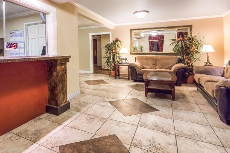 Super 8 By Wyndham Colorado Springs/Chestnut Street — photo 3