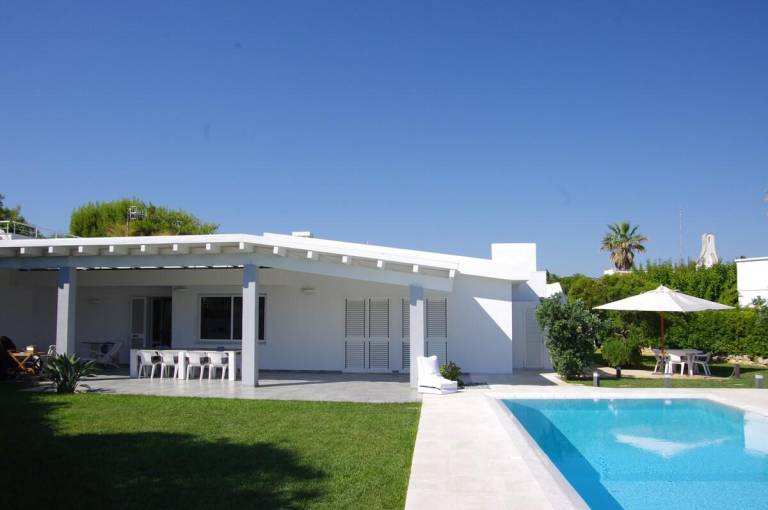 Fully equipped nice house with BBQ, garden & private pool | Close to the beach | Dogs allowed in Ostuni