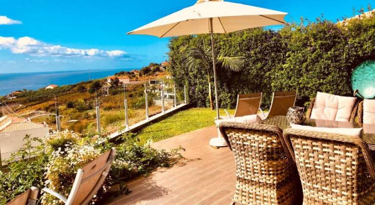 Fully equipped vacation home with patio, barbeque & yard | Dogs allowed — photo 3