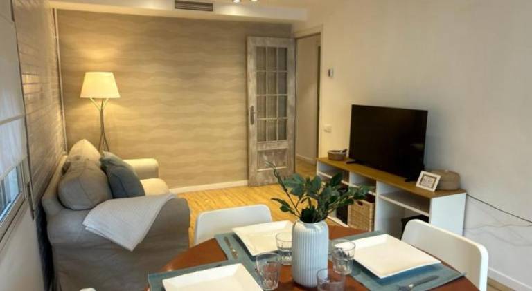 Cozy three-bedroom apartment by the beach — photo 3