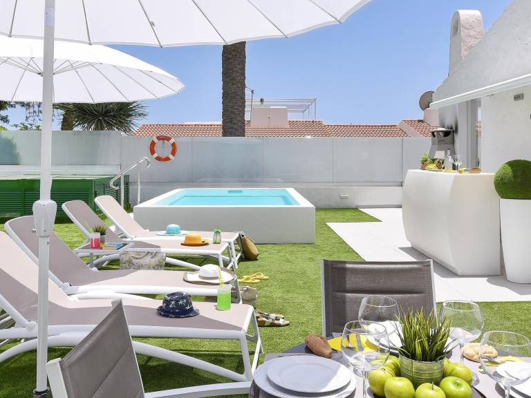 Holiday apartment with garden, jacuzzi & terrace — photo 2