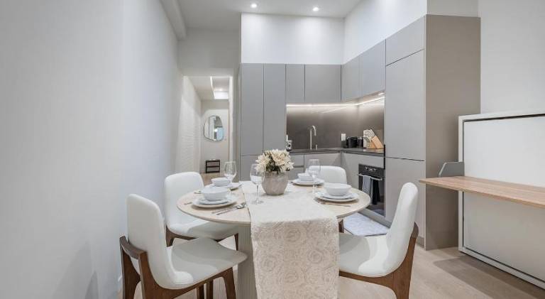 Downtown Core - Ultra Modern 1 Bedroom Apartment — photo 5