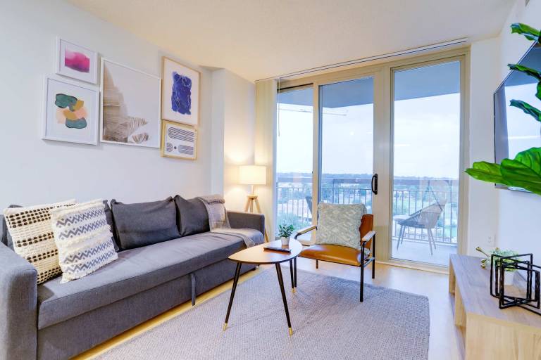 Modern Stay in Ballston Walk to Metro
