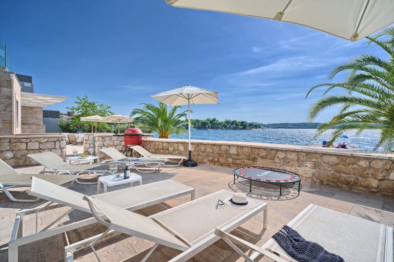 Beachfront Villa Deep Blue with Pool I — photo 5