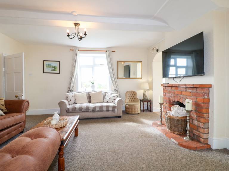 Children-friendly wonderful cottage with yard & hot tub | Pets are welcome — photo 5