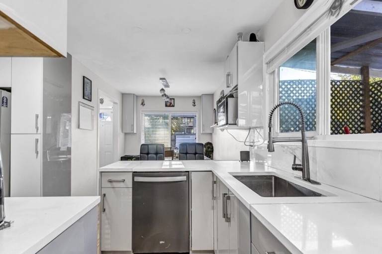 House  Clearbrook Commercial