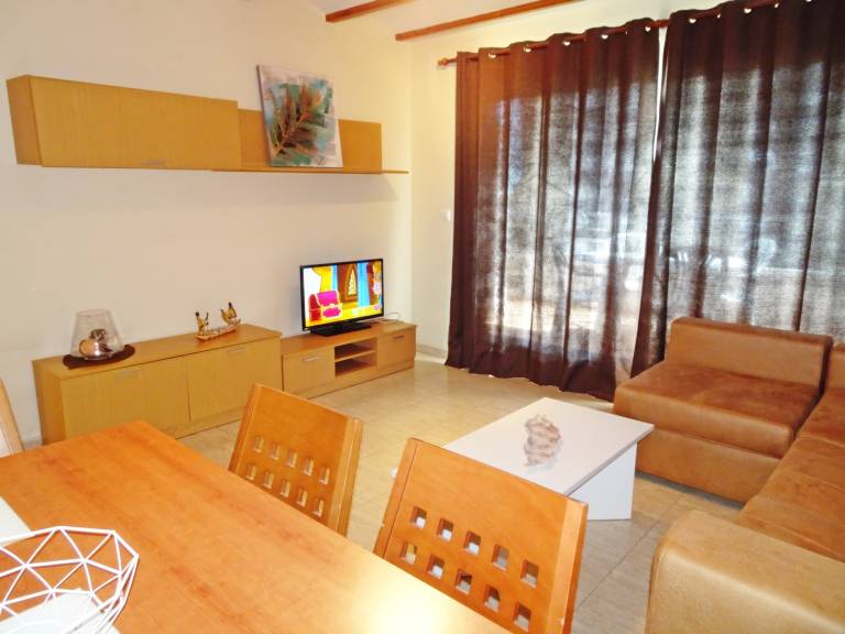 Holiday apartment with terrace, garden & pool — photo 5