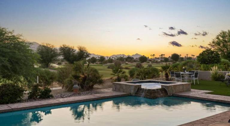 347 m&sup2; Villa
