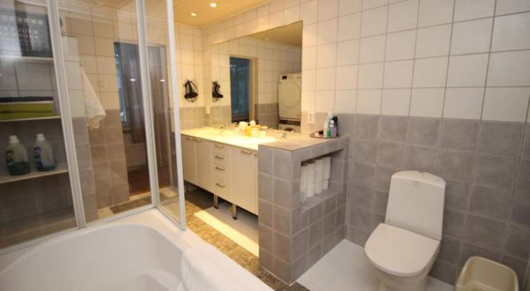 Villa with jacuzzi — photo 2
