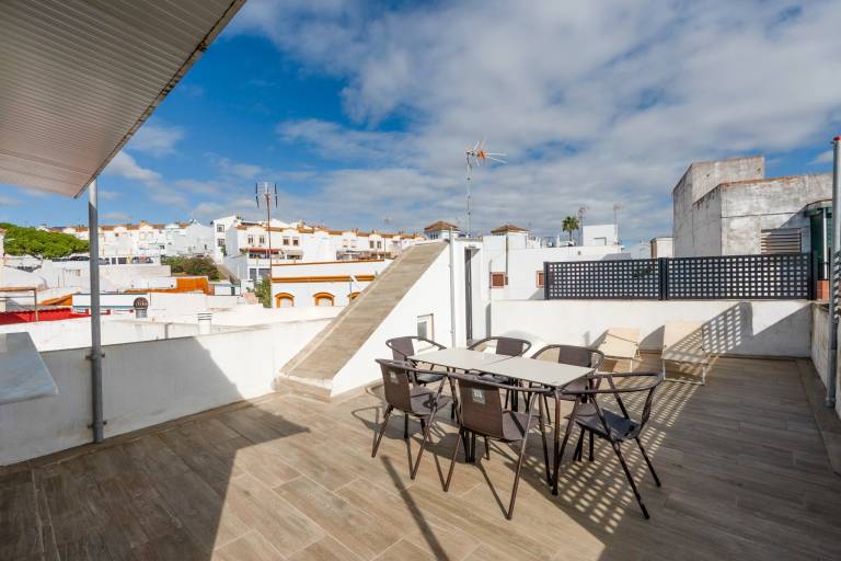 Fully equipped house with fast internet & terrace | City view | Perfect for remote work | Pets are welcome — photo 4