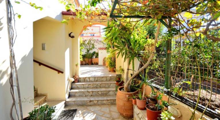 Serviced apartment with terrace & garden — photo 4