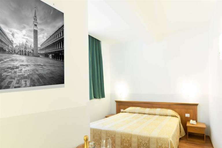 Hotel Floris — photo 3