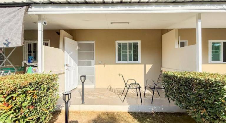 House with garden & patio — photo 4