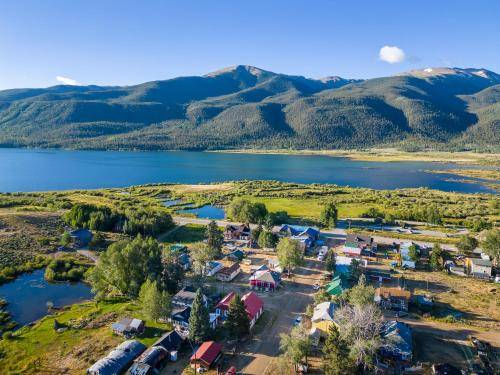 House Twin Lakes