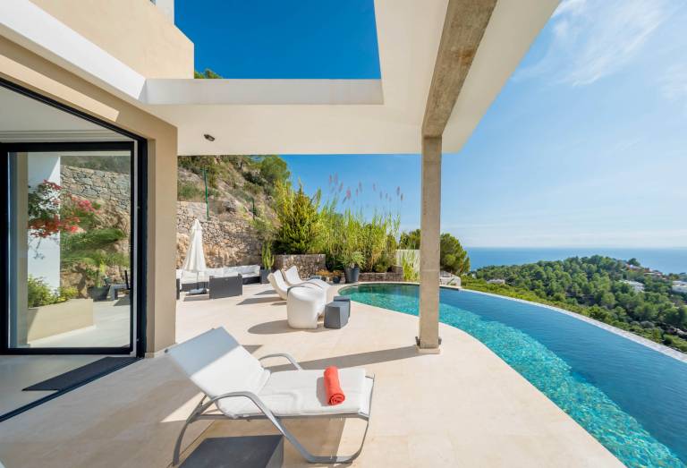 VILLA HILLTOP