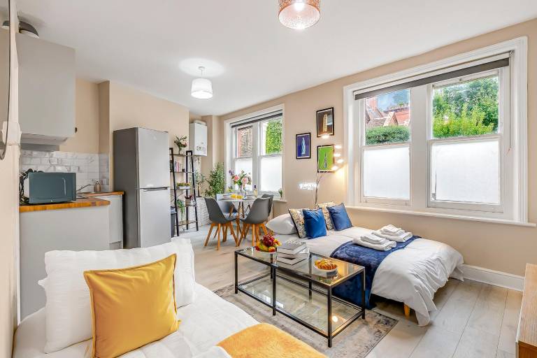 Rental apartment with sauna & hot tub | Next to Buckingham Palace | Suitable for remote work — photo 2