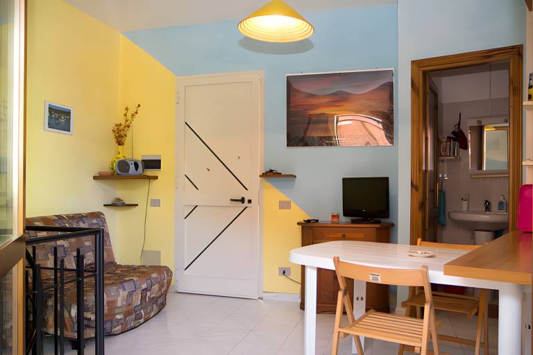 House with patio — photo 2