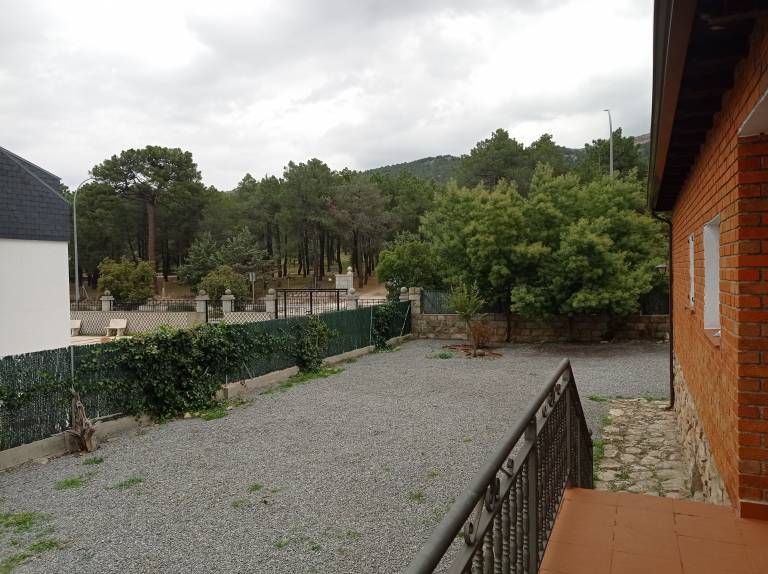 Child-friendly wonderful vacation home with patio & yard | Mountain view | Pets are welcome in Ávila