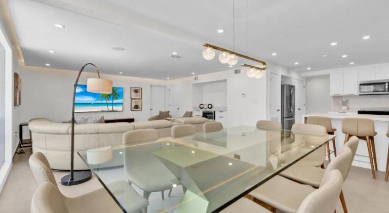4 bd Luxury Beachfront Condo with Private Pool &Terrace — photo 2