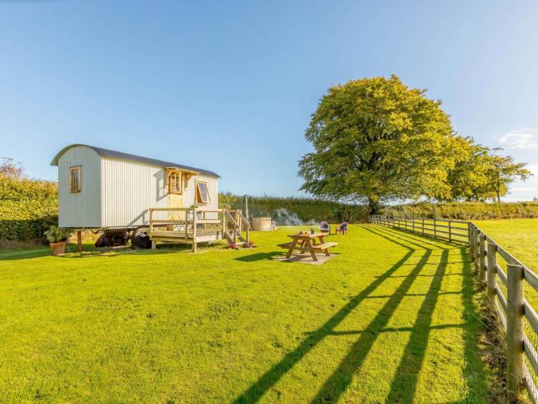 Cottage with garden & hot tub | Pets are welcome — photo 2