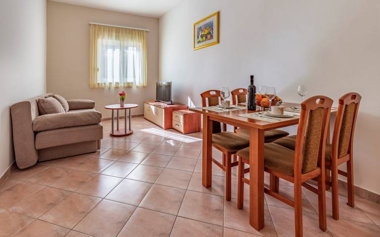 Holiday apartment with yard, pool & barbecue | Pets allowed — photo 3