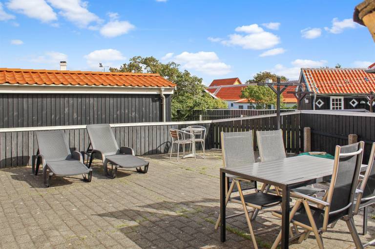 Vacation home with terrace & yard | Sea view | Next to the beach | Dogs allowed — photo 3