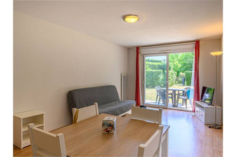 Children-friendly vacation home with yard, patio & pool | Pets allowed — photo 4