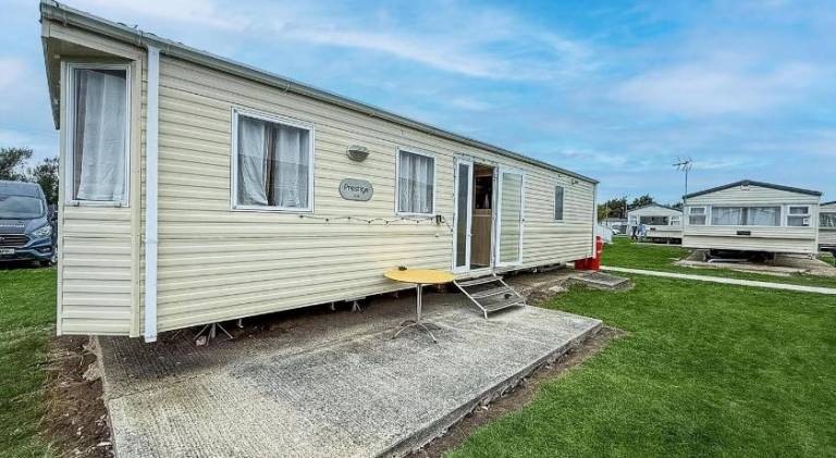 6 Berth Caravan For Hire At St Osyths Holiday Park In Essex Ref 28099Gc in Clacton-on-Sea