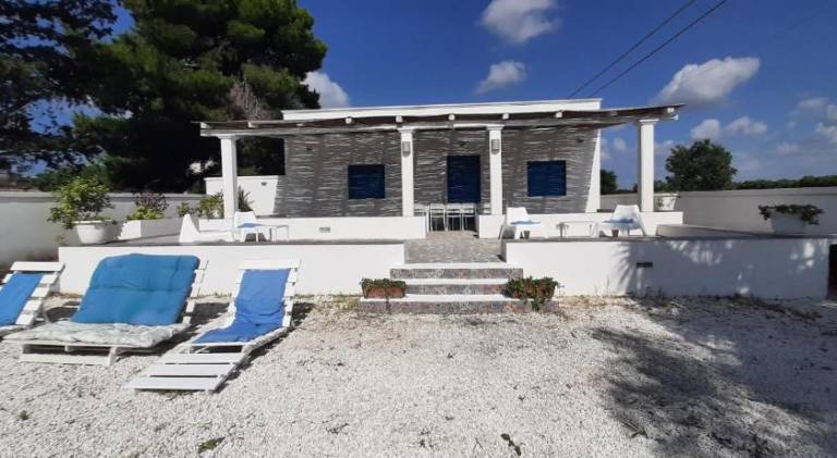 Villa with 5 rooms for 11 persons in Manduria