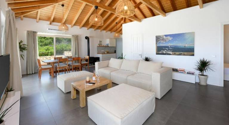 Villa with barbecue, terrace & yard — photo 3