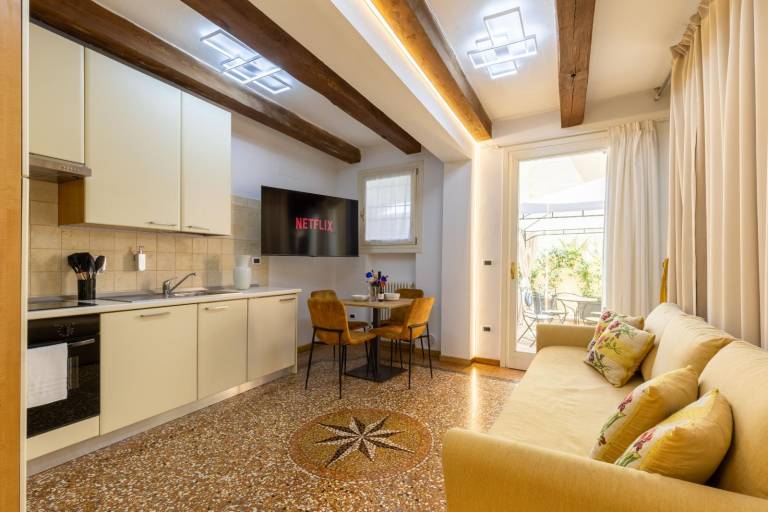Apartment with Terrace — photo 2