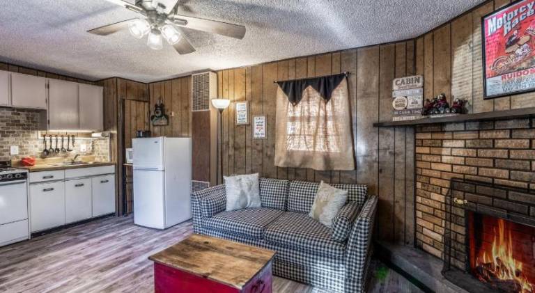 House with hot tub | Pet-friendly — photo 4