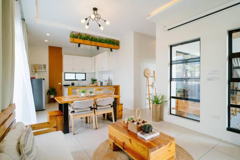 Lovely villa with yard, pool & barbecue | Suitable for remote work | Pets allowed — photo 2