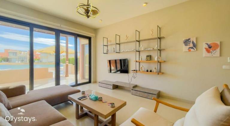 Apartment with pool — photo 2