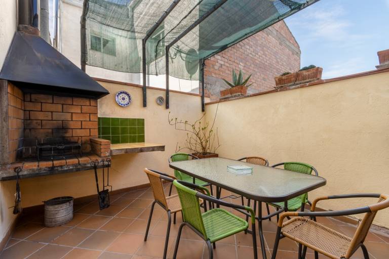 Vacation home with patio, private pool & barbecue — photo 2