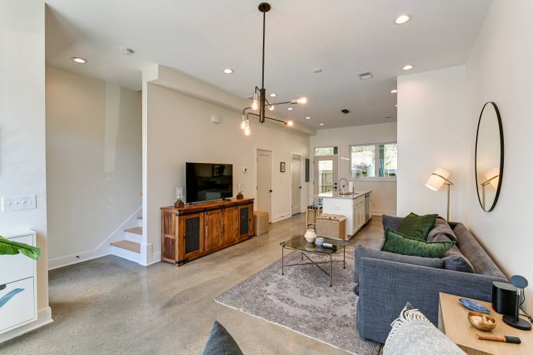 Chic & Modern Townhome 7 Mi to Downtown Nashville