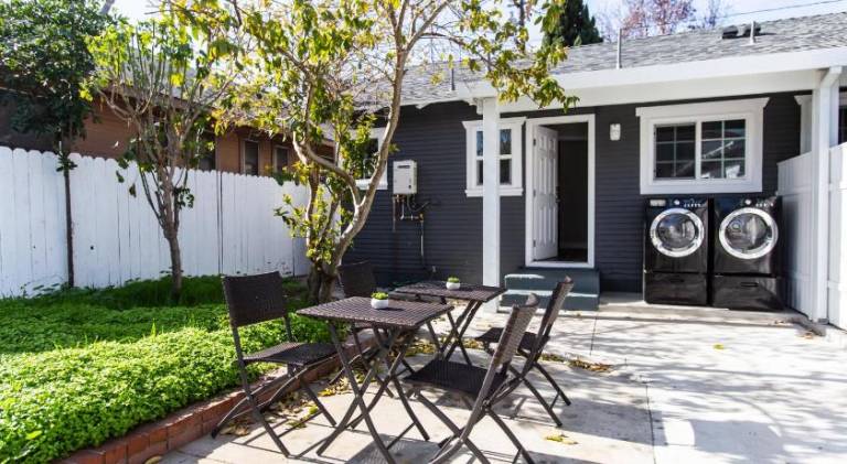 Long Beach Duplex King Bed Pet Friendly Nurses Surgeon Business Travelers Near St Marys Medical Cent — photo 4