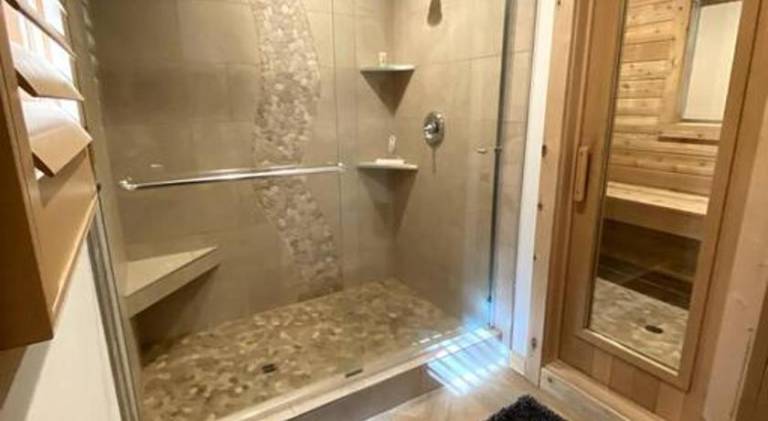 Charming vacation home with jacuzzi | Pets allowed — photo 5