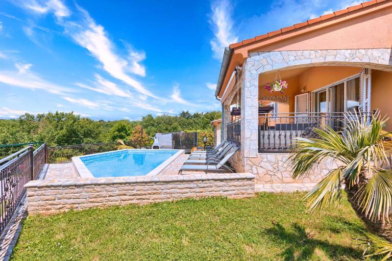 Family-friendly rental with yard, terrace & pool | Pool view | Pet-friendly — photo 2