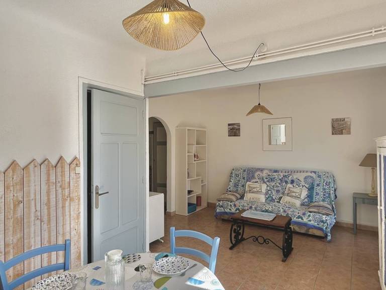 Charming Village House, 50m from Beach, Terrace & Garden, Up to 4 Guests — photo 2