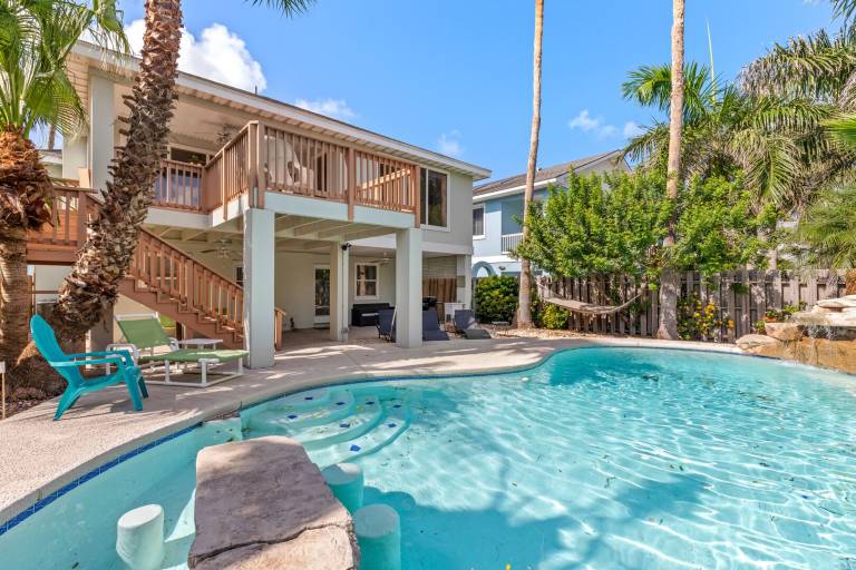 Vacation home with garden, terrace & pool — photo 2