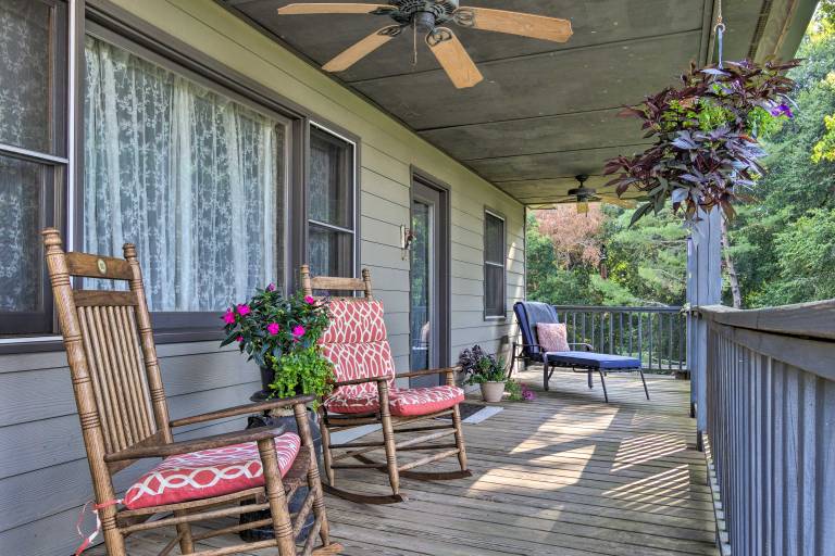 7 Mi to Downtown Morganton: Cabin w/ Fire Pit! — photo 2