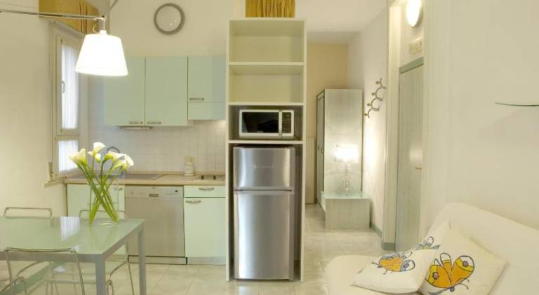 Children-friendly charming serviced apartment with patio & yard | Close to the beach | Pets allowed — photo 3