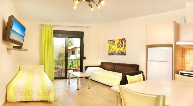Holiday apartment with patio & grill | Close to the beach | Good for workation | Pet-friendly — photo 2