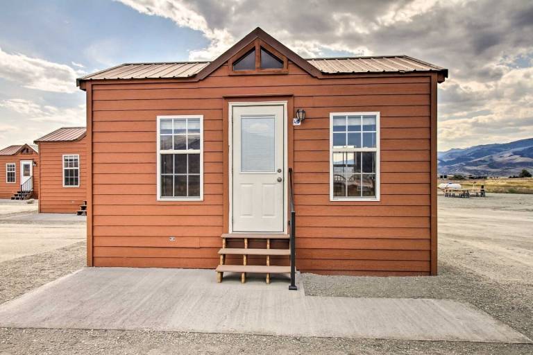 Cabin  Emigrant