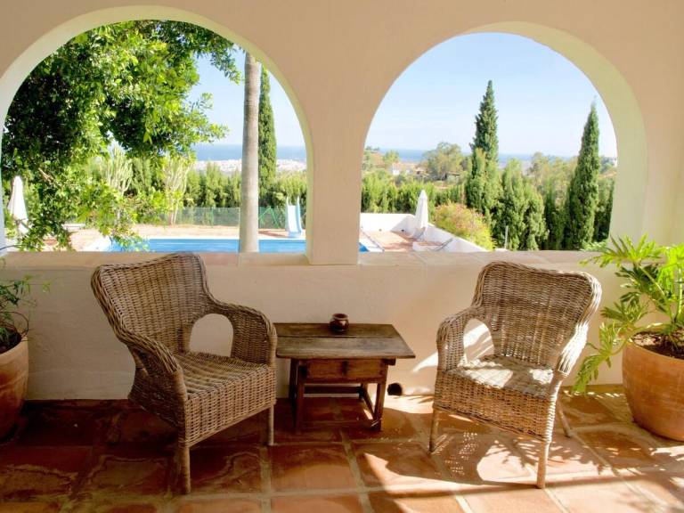 Villa with pool, yard & barbeque — photo 4